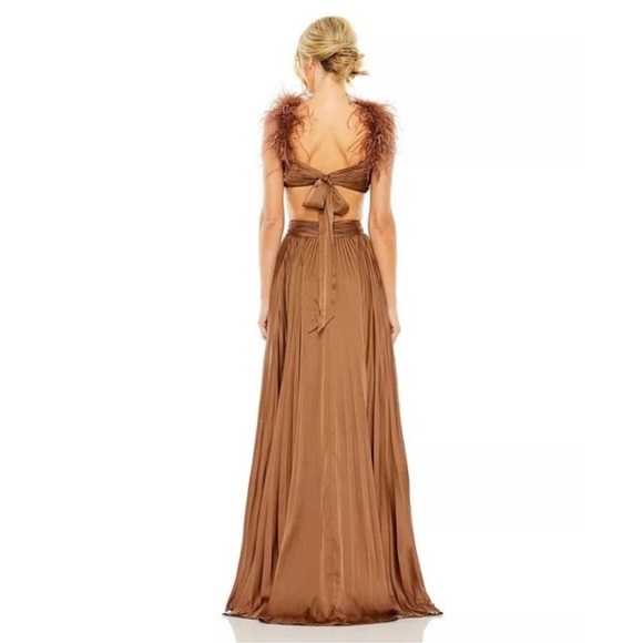 NWT Mac Duggal Pleated Feather Cap Sleeve Open Back Gown - Size 8 - Picture 3 of 8